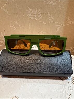 Burberry Matte Green Oversized Rectangular Sunglasses with Amber Lenses
